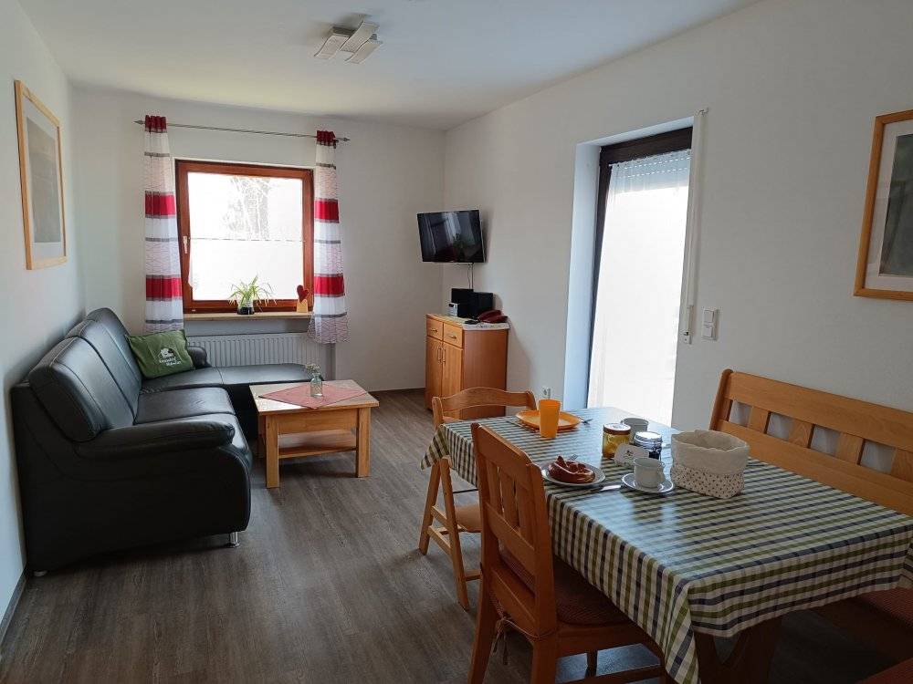 60 M² Ferienwohnung ∙ 2 Schlafzimmer ∙ 4 Gäste - Gunzenhausen