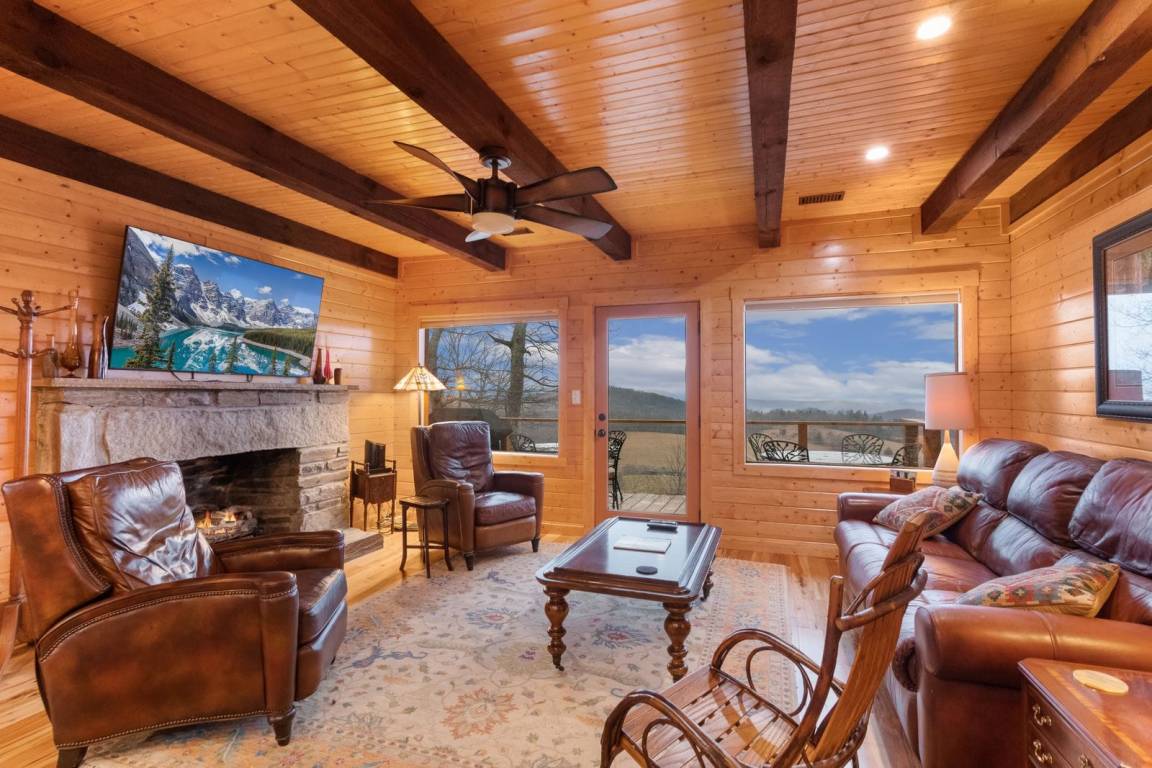 154 M² Cabin ∙ 3 Bedrooms ∙ 12 Guests - Boone, NC