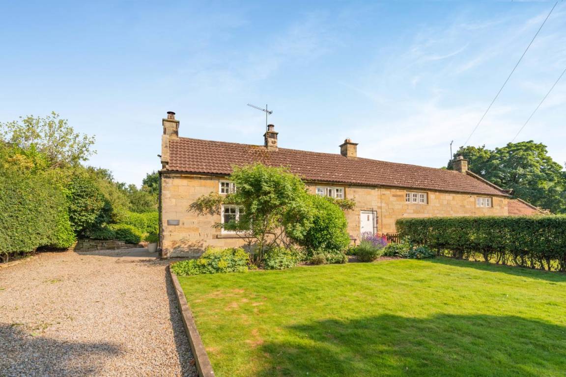 Cottage ∙ 2 Bedrooms ∙ 4 Guests - Northallerton