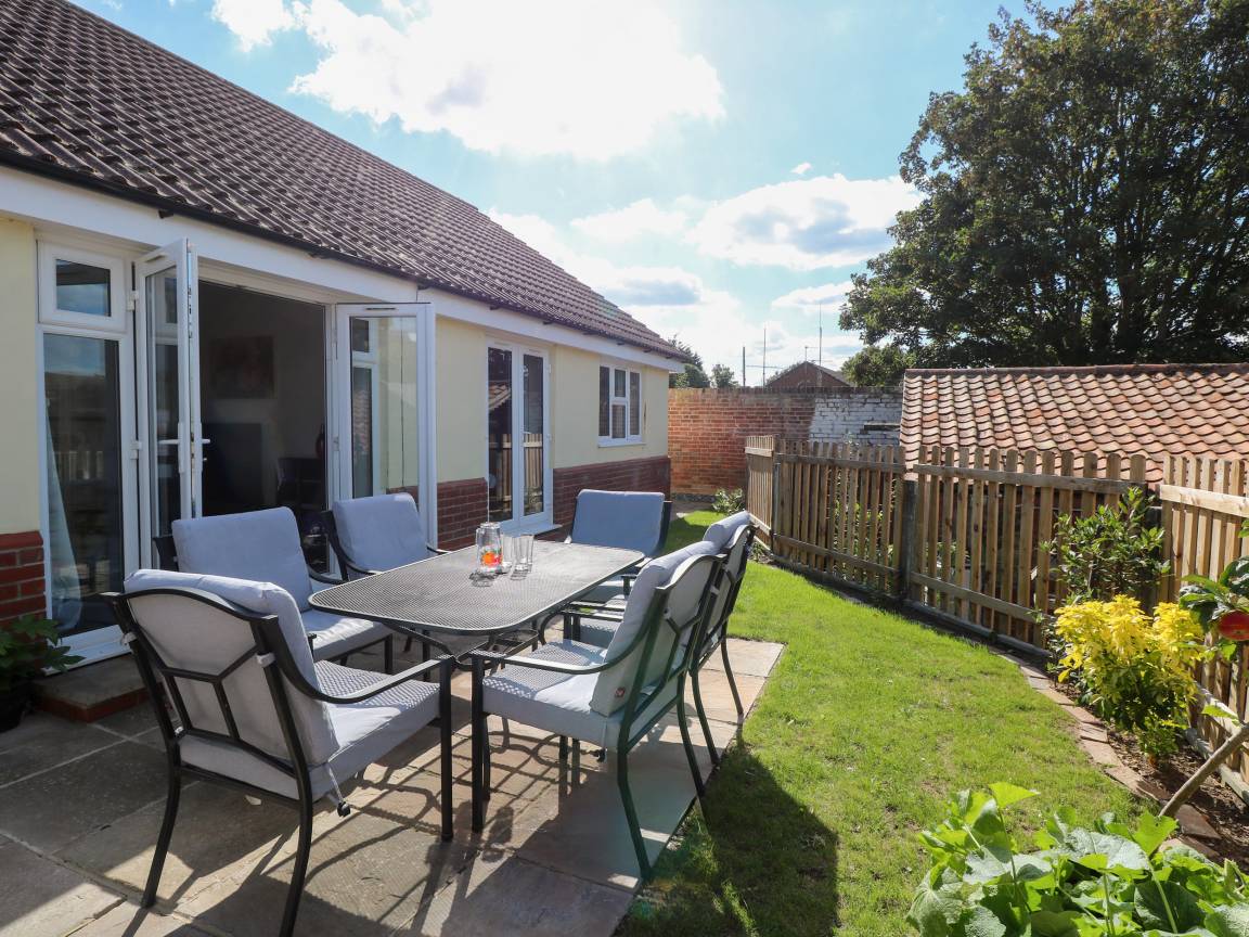 Cottage ∙ 3 Bedrooms ∙ 6 Guests - Kessingland