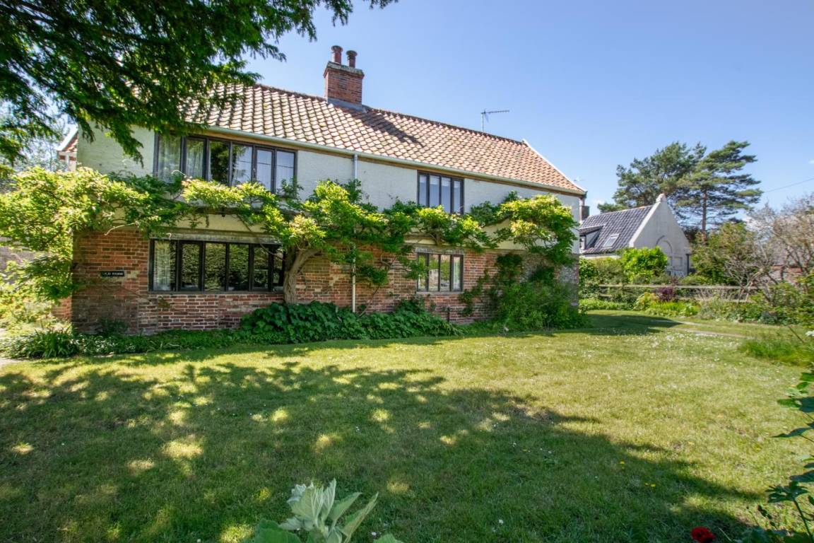 Cottage ∙ 4 Bedrooms ∙ 8 Guests - Walberswick