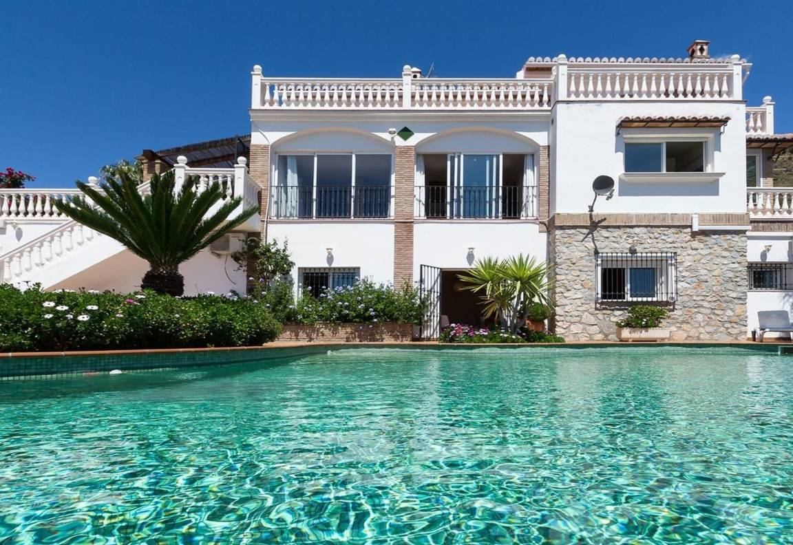 250 M² Villa ∙ 4 Habitaciones ∙ 8 Huéspedes - Salobreña