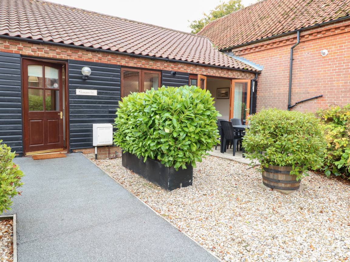 Cottage ∙ 2 Bedrooms ∙ 4 Guests - Holt
