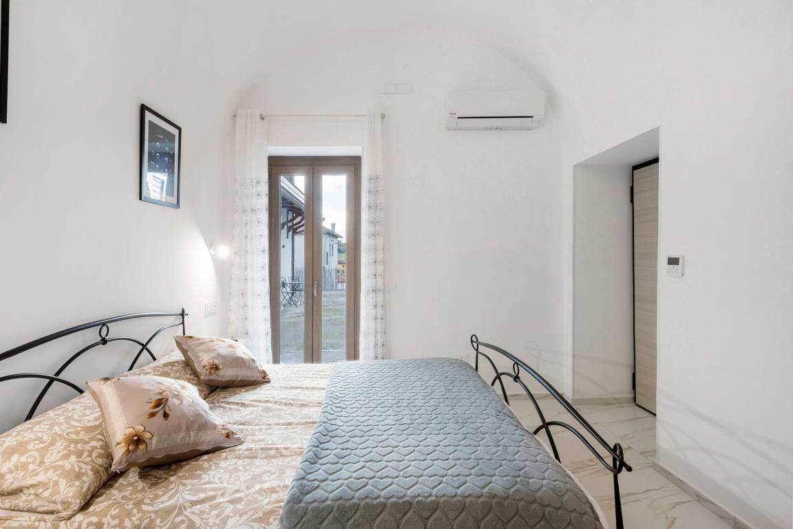 Luna Room with Private Bathroom and Mountain View