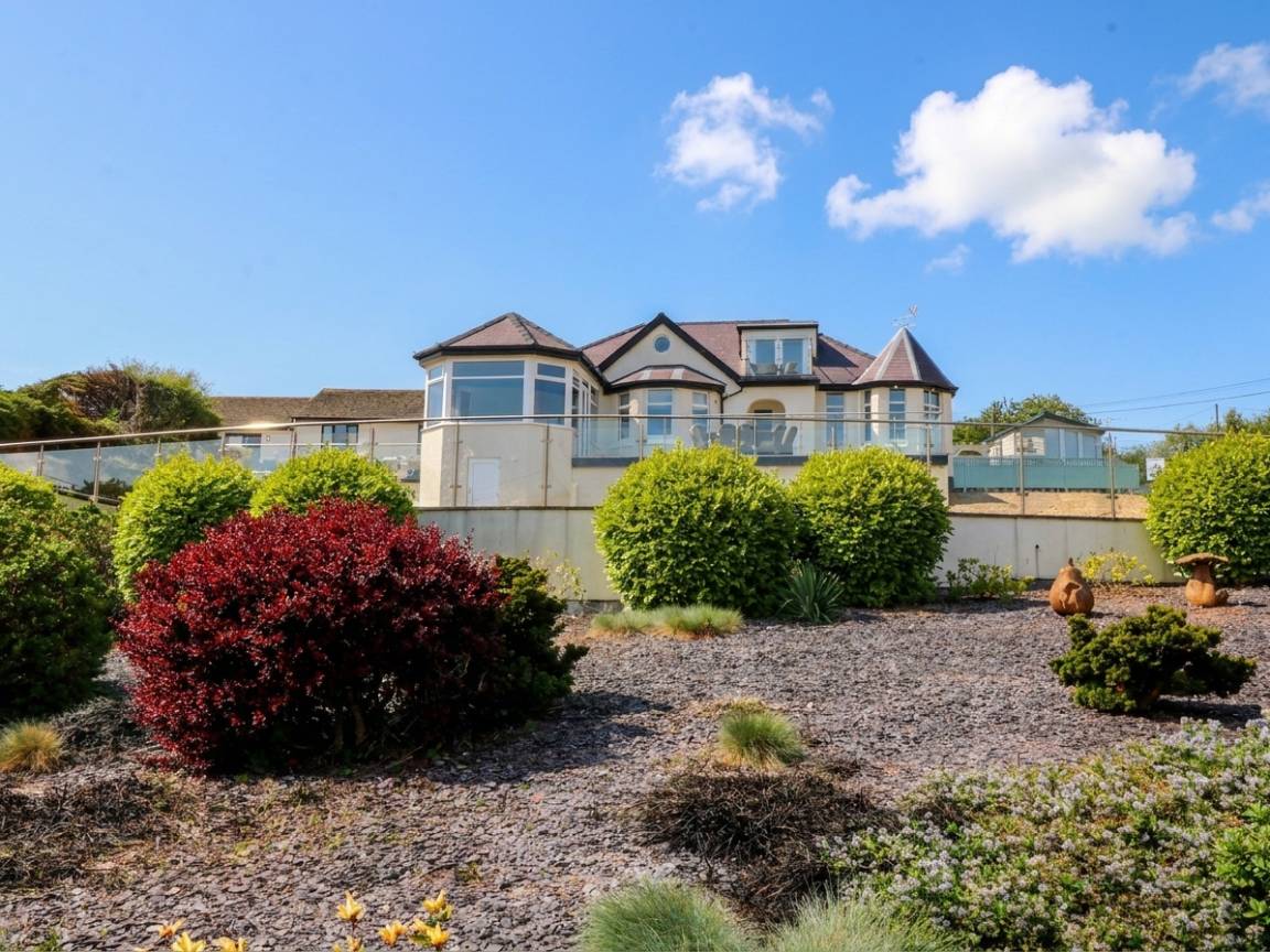 Cottage ∙ 5 Bedrooms ∙ 10 Guests - Benllech