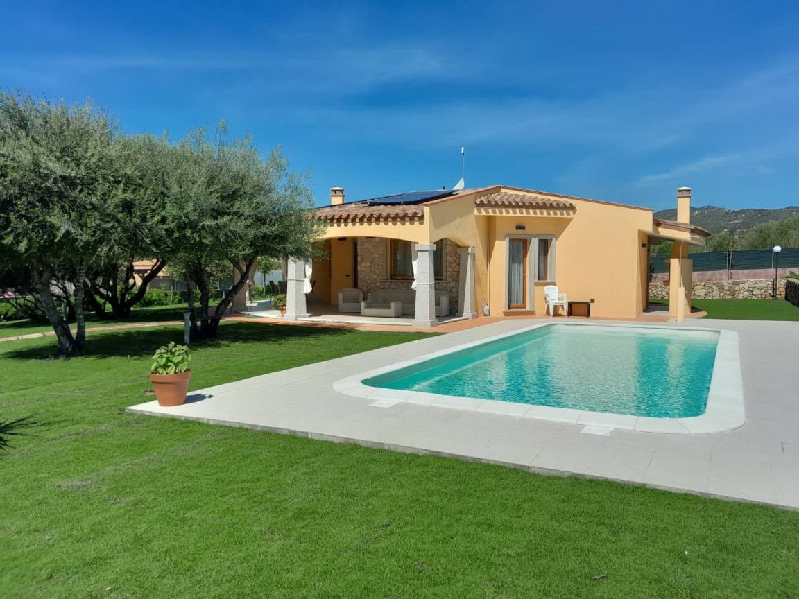 100 M² Villa ∙ 3 Bedrooms ∙ 6 Guests - Costa Rei