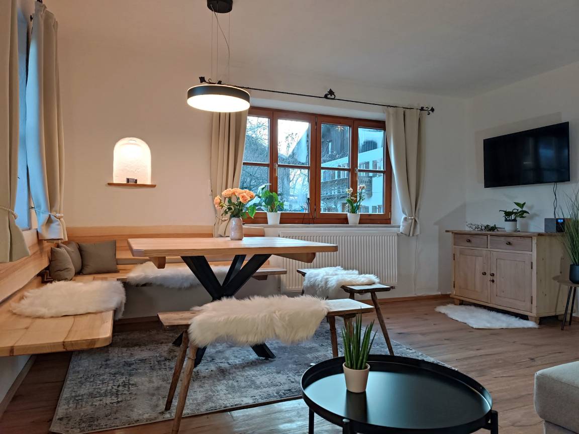 75 M² Ferienwohnung ∙ 2 Schlafzimmer ∙ 5 Gäste - Bad Aibling