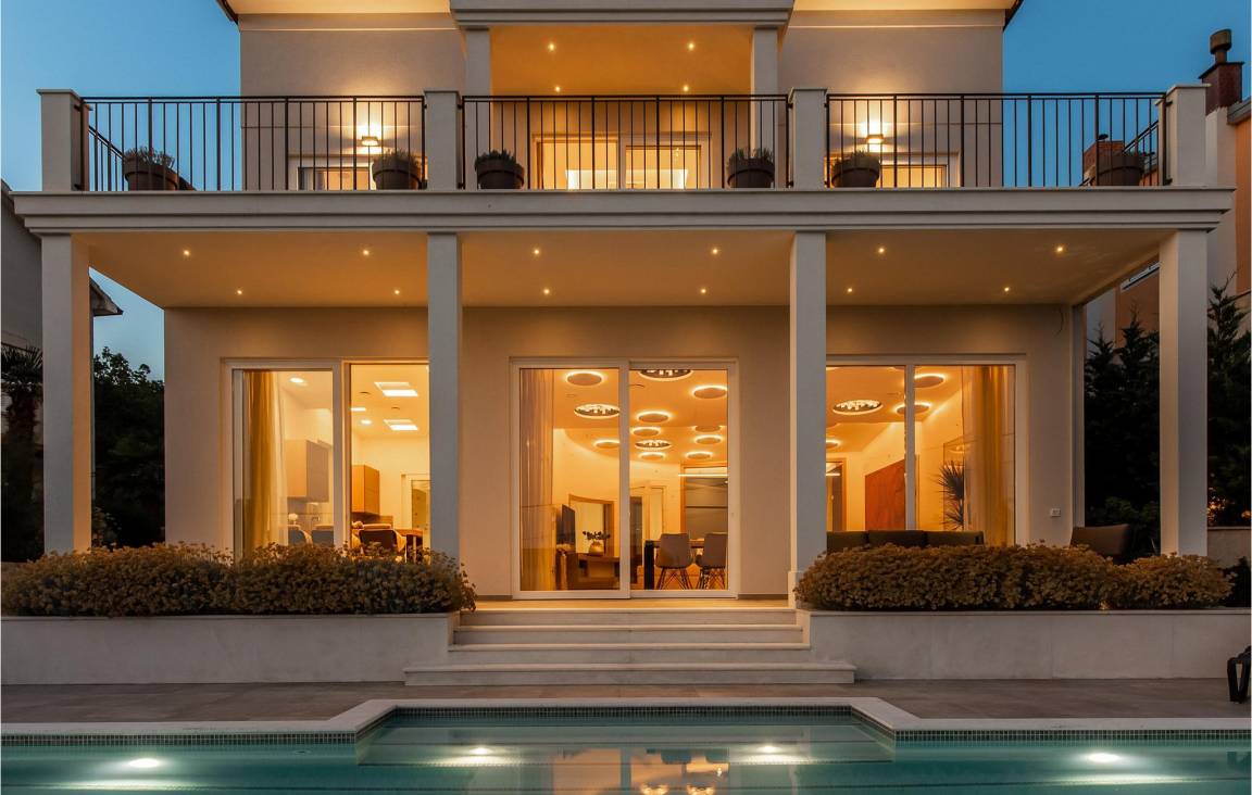 360 M² Ferienhaus ∙ 5 Schlafzimmer ∙ 10 Gäste - Kraljevica