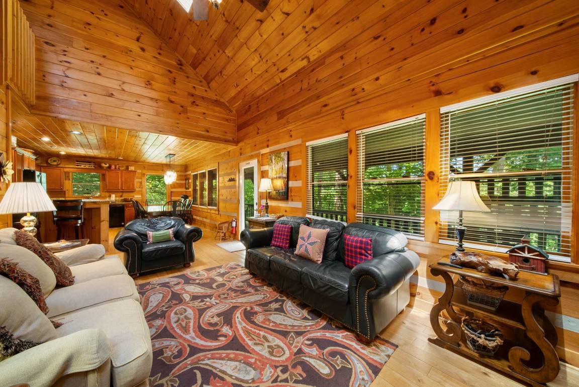 262 M² Cabin ∙ 3 Bedrooms ∙ 13 Guests - Boone, NC