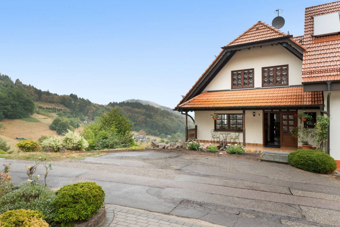 120 M² Ferienwohnung ∙ 2 Schlafzimmer ∙ 5 Gäste - Sasbachwalden