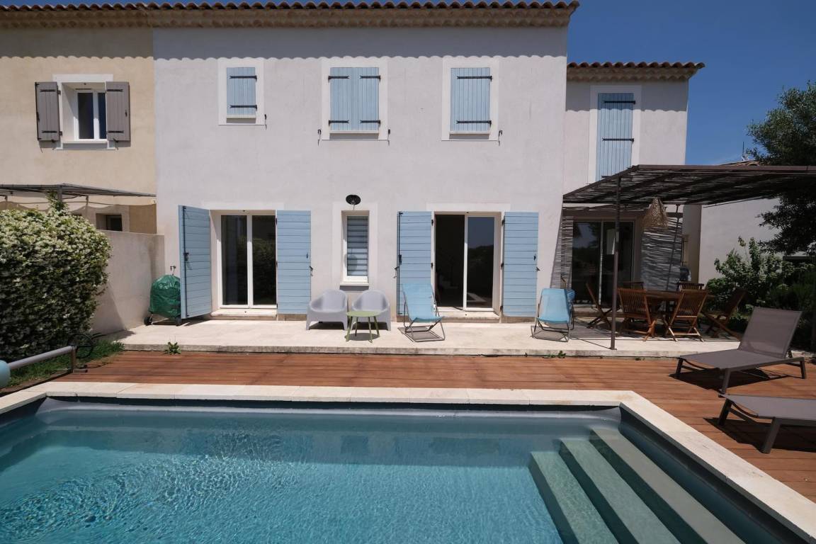 114 M² Huis ∙ 3 Slaapkamers ∙ 6 Gasten - Charleval