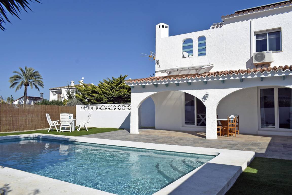140 M² Villa ∙ 4 Bedrooms ∙ 9 Guests - Dénia