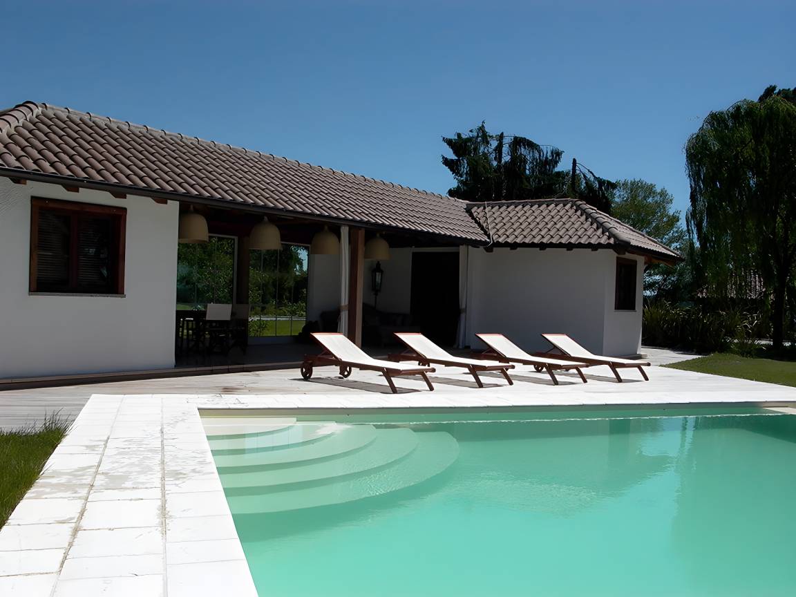 350 M² Villa ∙ 4 Bedrooms ∙ 8 Guests - Lake Maggiore