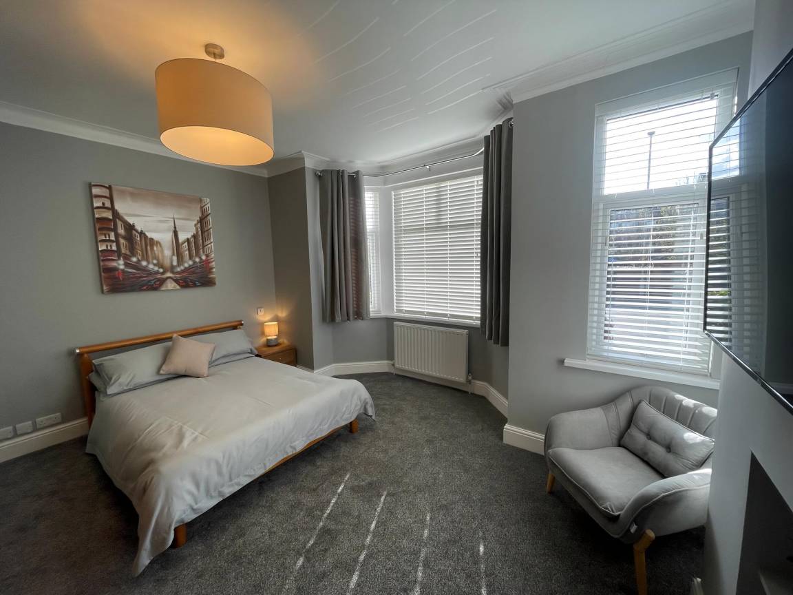 102 M² House ∙ 4 Bedrooms ∙ 8 Guests - Manchester