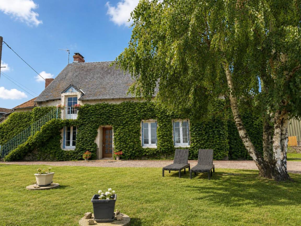 190 M² Gîte ∙ 4 Bedrooms ∙ 10 Guests - Auvergne