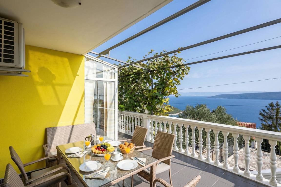 150 M² Apartment ∙ 3 Bedrooms ∙ 6 Guests - Rabac