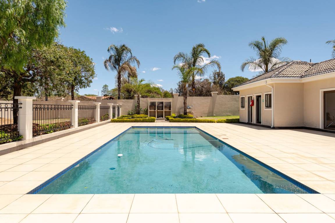 110 M² Apartment ∙ 2 Bedrooms ∙ 4 Guests - Midrand