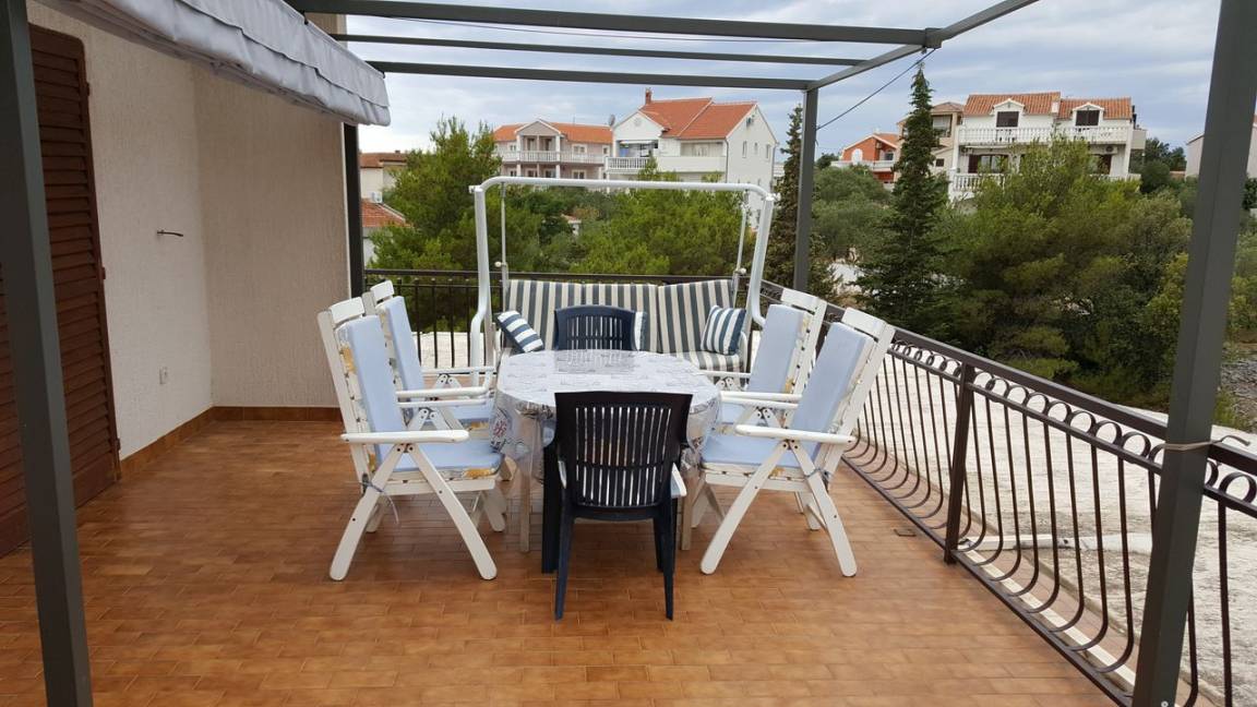 57 M² Ferienwohnung ∙ 2 Schlafzimmer ∙ 6 Gäste - Tisno