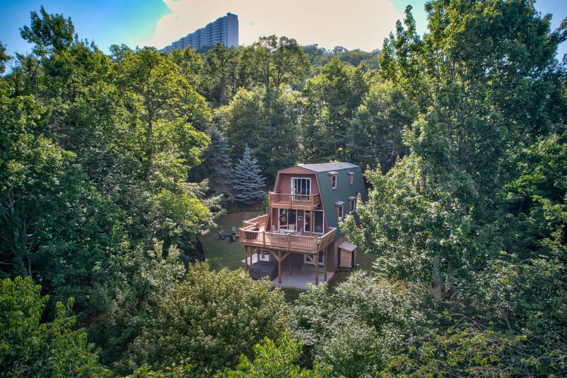 Cabin ∙ 4 Bedrooms ∙ 12 Guests - Sugar Mountain, NC