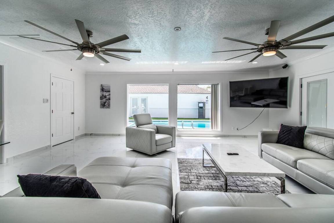 Apartment ∙ 8 Bedrooms ∙ 28 Guests - Corpus Christi, TX