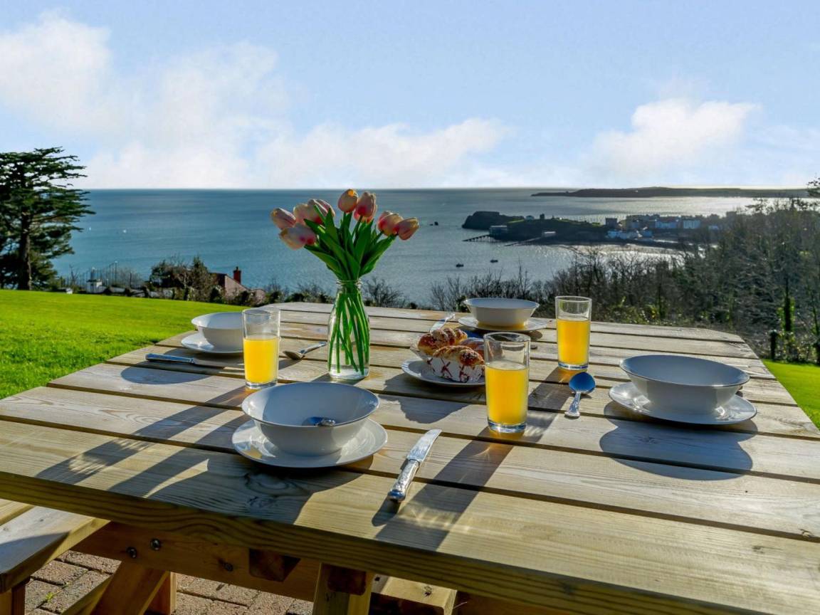 Apartment ∙ 2 Bedrooms ∙ 4 Guests - Tenby