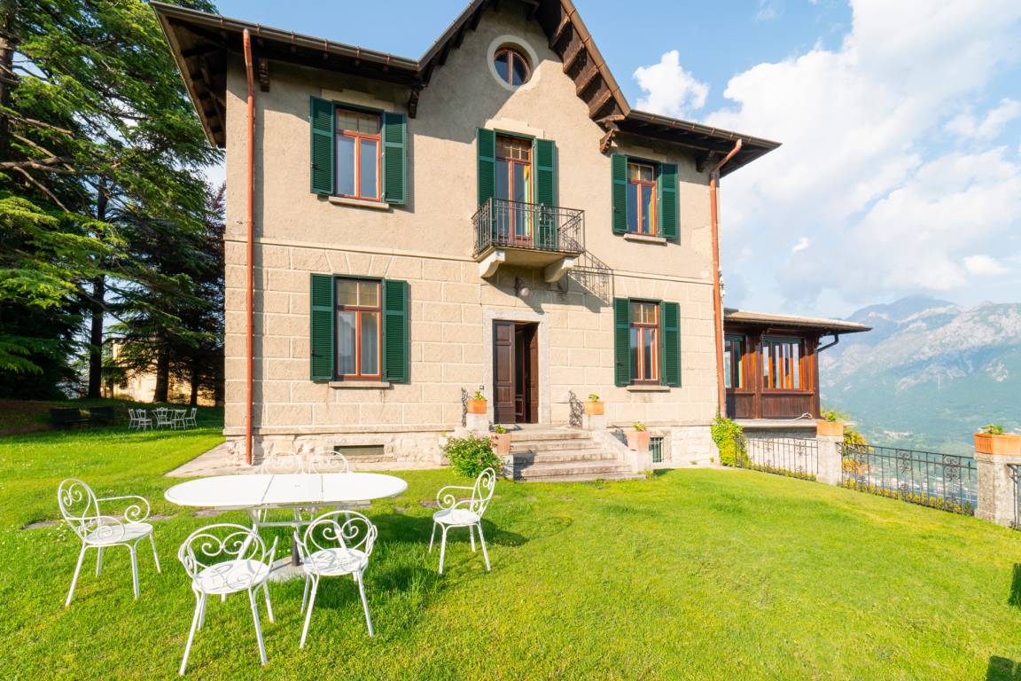 370 M² Villa ∙ 7 Slaapkamers ∙ 10 Gasten - Lierna