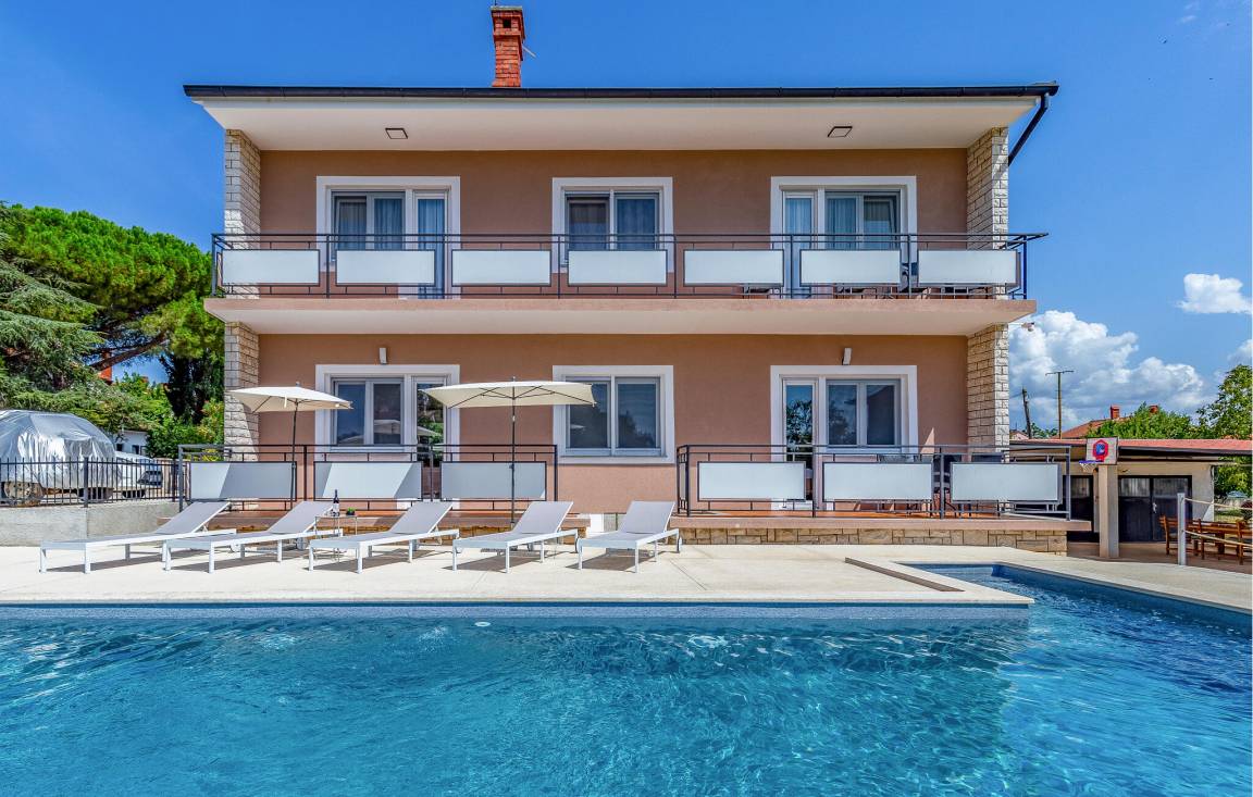240 M² Ferienhaus ∙ 5 Schlafzimmer ∙ 10 Gäste - Pješčana Uvala