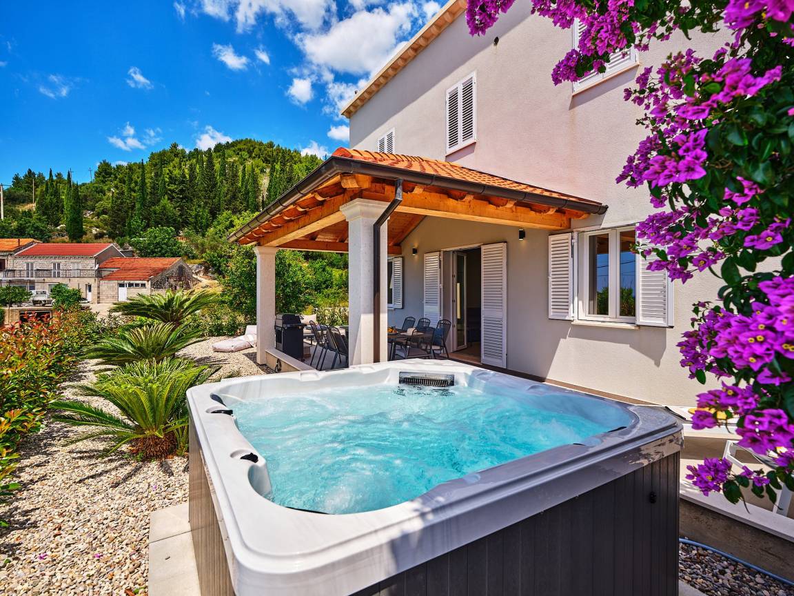 108 M² Villa ∙ 2 Bedrooms ∙ 9 Guests - Dubrovnik