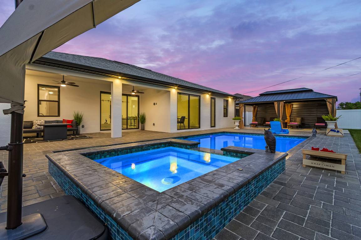 166 M² Ferienhaus ∙ 4 Schlafzimmer ∙ 8 Gäste - Cape Coral, FL