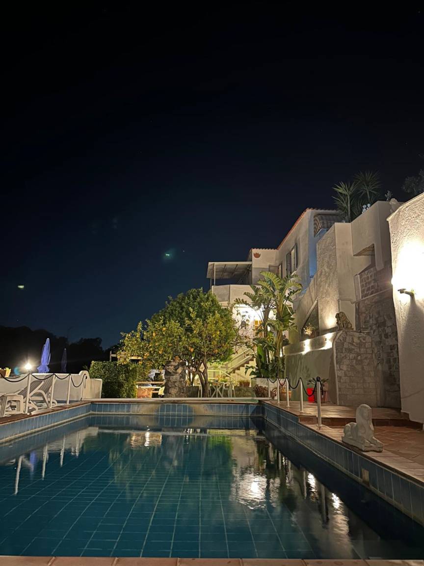 14 M² Hôtel ∙ 1 Chambre ∙ 2 Personnes - Lacco Ameno