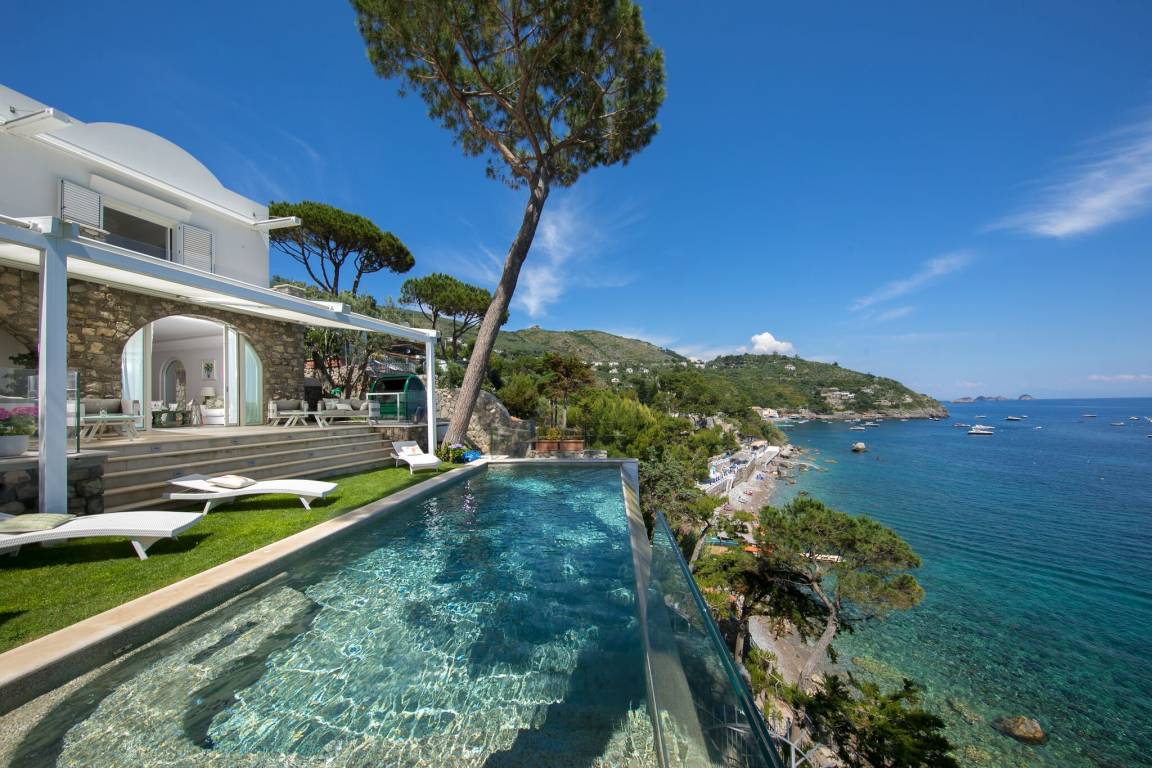 400 M² Villa ∙ 6 Bedrooms ∙ 12 Guests - Sorrento