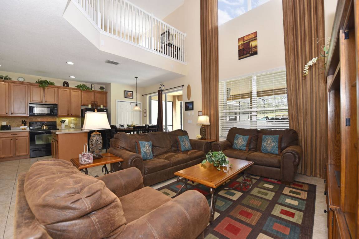288 M² Talo ∙ 6 Makuuhuonetta ∙ 12 Vierasta - Orlando