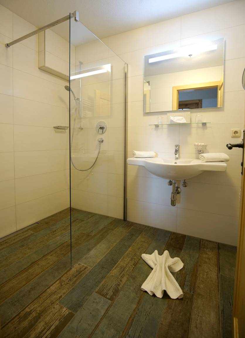 65 m² Ferienwohnung ∙ 2 Schlafzimmer ∙ 5 Gäste – Bild 9