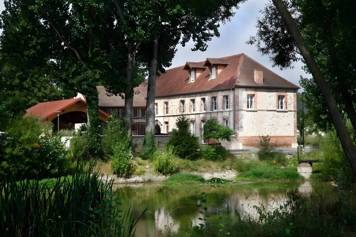 300 M² House ∙ 5 Bedrooms ∙ 17 Guests - Épernay