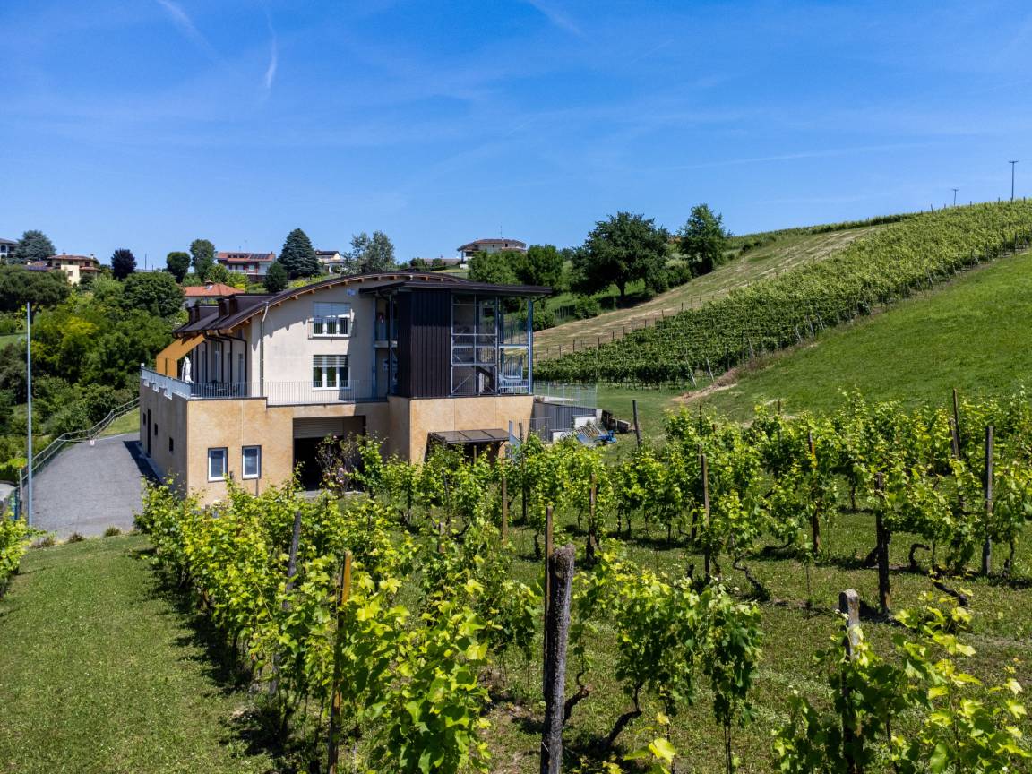 200 M² House ∙ 5 Bedrooms ∙ 10 Guests - Asti