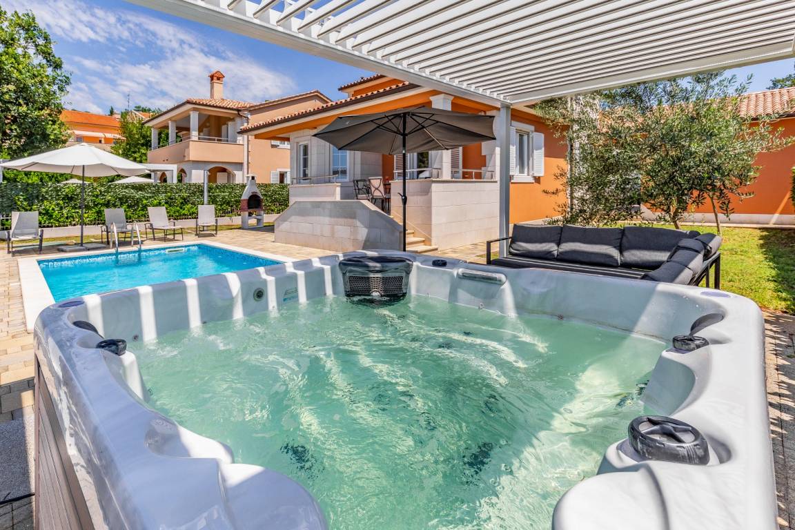 115 M² Villa ∙ 4 Bedrooms ∙ 10 Guests - Pula