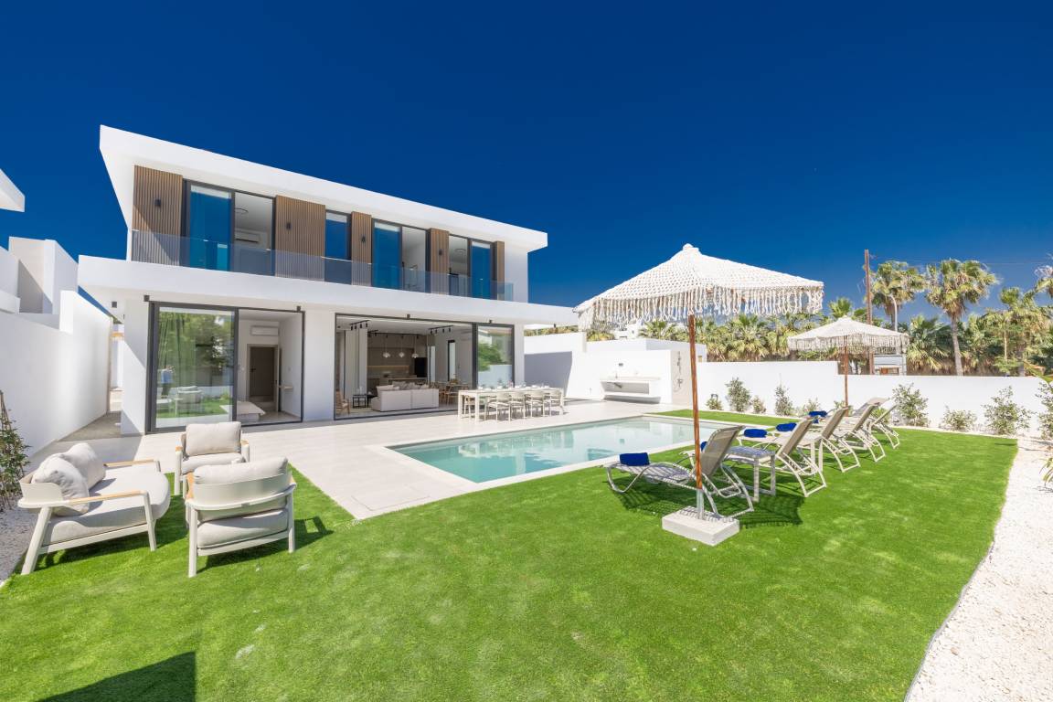 Cottage ∙ 4 Bedrooms ∙ 9 Guests - Ayia Napa