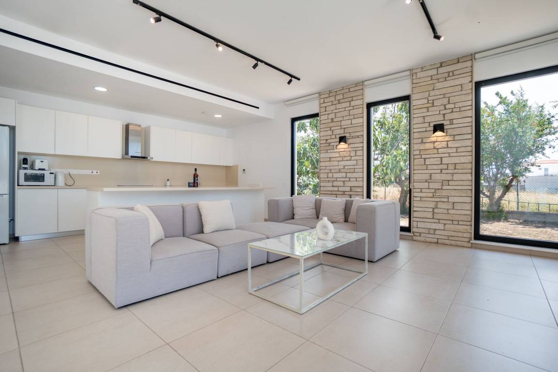 200 M² Villa ∙ 4 Bedrooms ∙ 8 Guests - Paphos