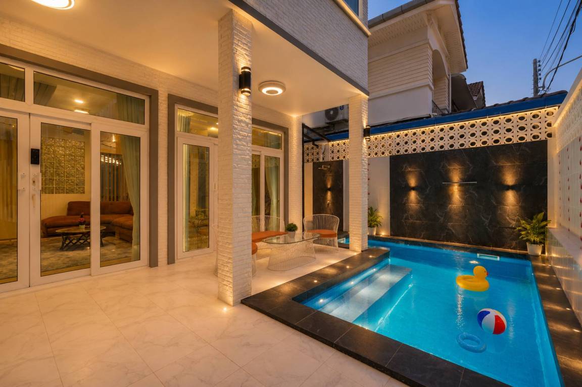 425 M² Villa ∙ 4 Bedrooms ∙ 10 Guests - Patong Beach
