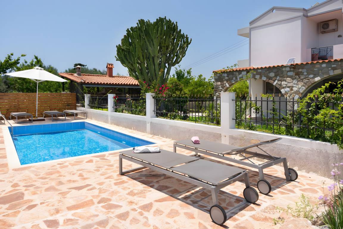 150 M² Villa ∙ 3 Bedrooms ∙ 8 Guests - Kos