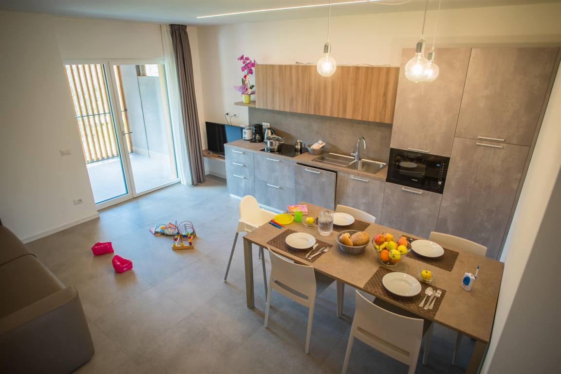 70 M² Hotel ∙ 2 Habitaciones ∙ 6 Huéspedes - Riva del Garda