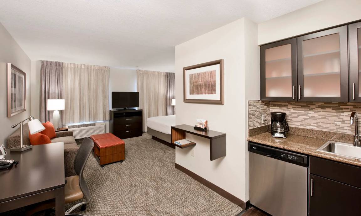 Hotel ∙ 1 Bedroom ∙ 4 Guests - Charlotte, NC