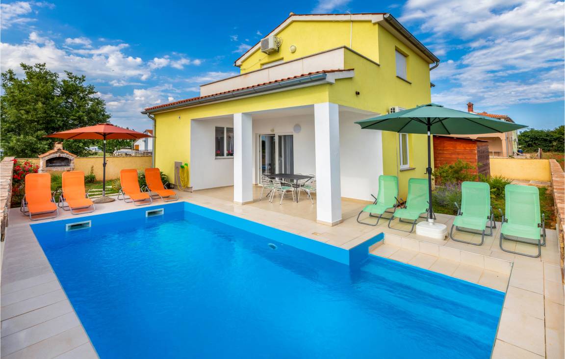 152 M² House ∙ 4 Bedrooms ∙ 8 Guests - Pula