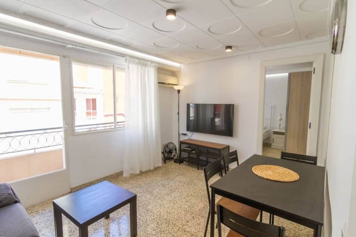 99 M² Apartamento ∙ 3 Habitaciones ∙ 4 Huéspedes - Valencia