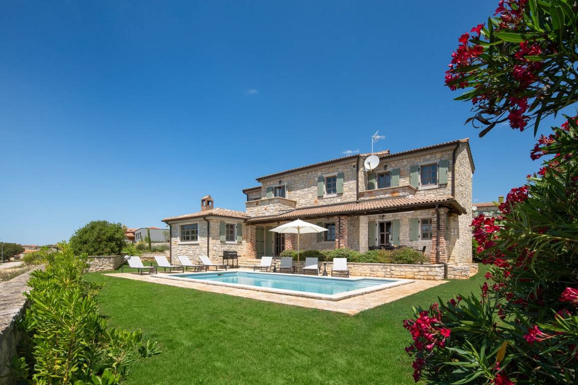 424 M² Villa ∙ 7 Bedrooms ∙ 16 Guests - Rovinj