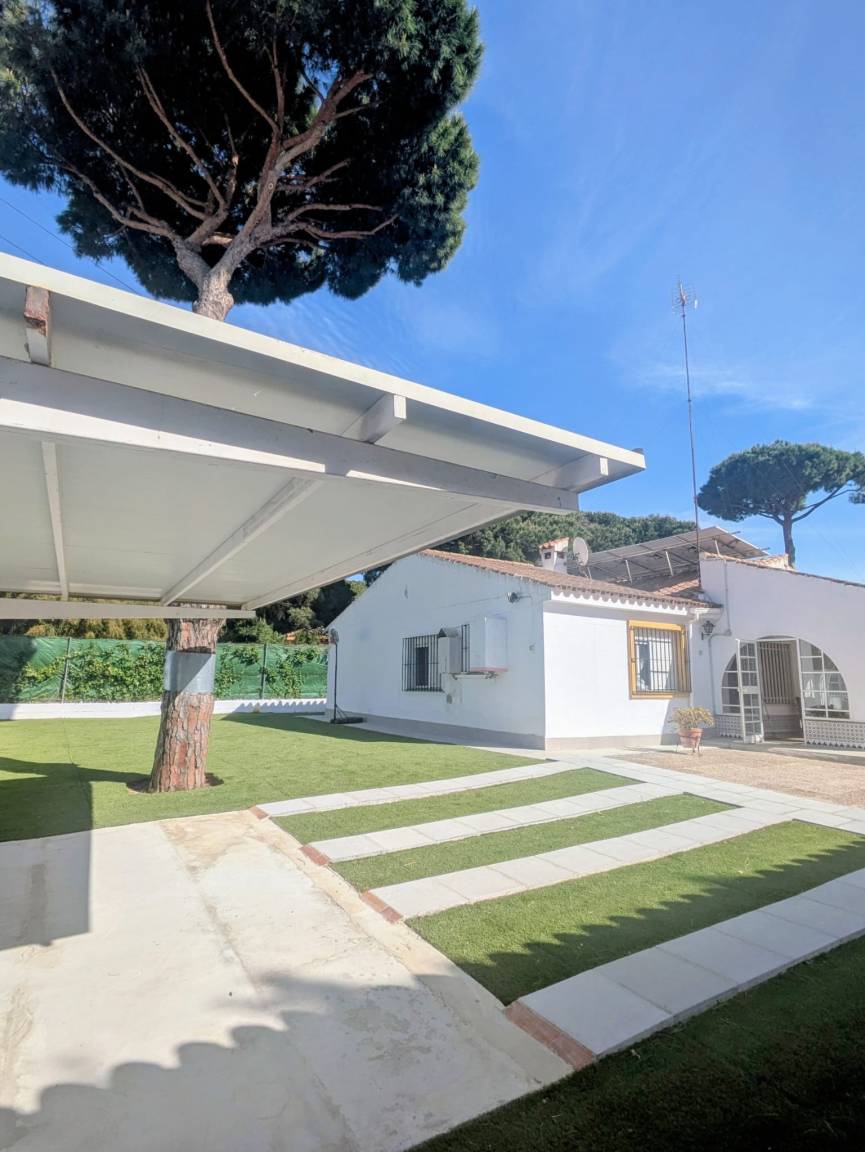 80 M² Villa ∙ 5 Bedrooms ∙ 10 Guests - Novo Sancti Petri