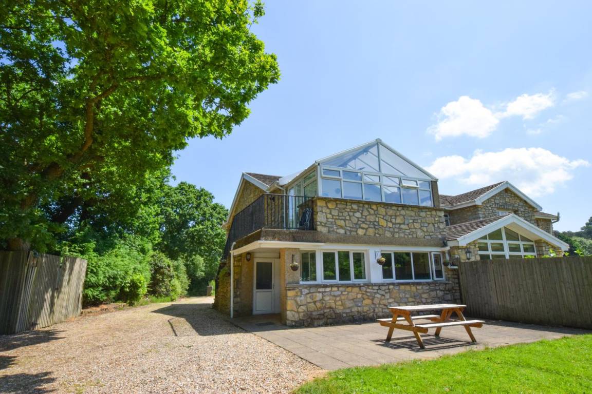 Cottage ∙ 2 Bedrooms ∙ 4 Guests - Cowbridge