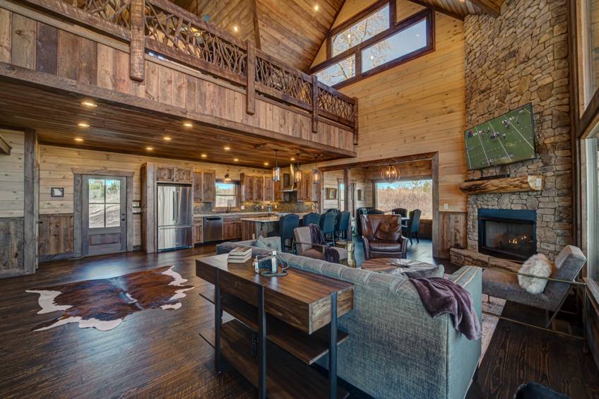 Cabin ∙ 3 Bedrooms ∙ 10 Guests - Blue Ridge, GA