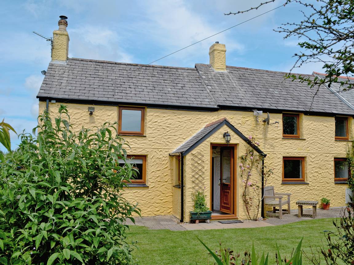 Cottage ∙ 3 Bedrooms ∙ 6 Guests - Perranporth