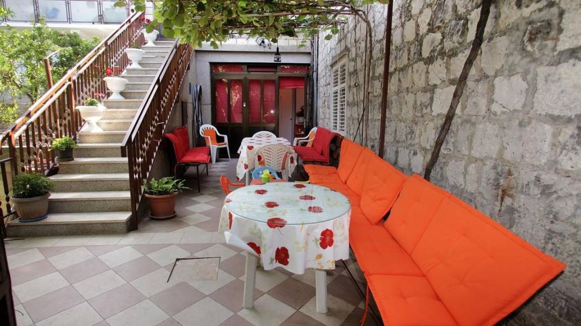 83 M² Apartment ∙ 3 Bedrooms ∙ 8 Guests - Trogir